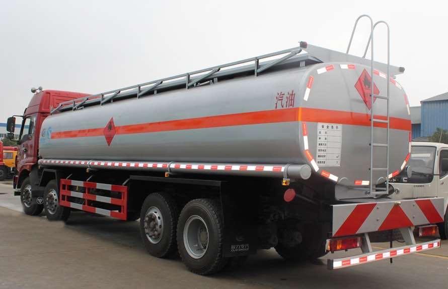 油罐车爆炸起因及二次爆炸的巨大危险性 切勿围观！