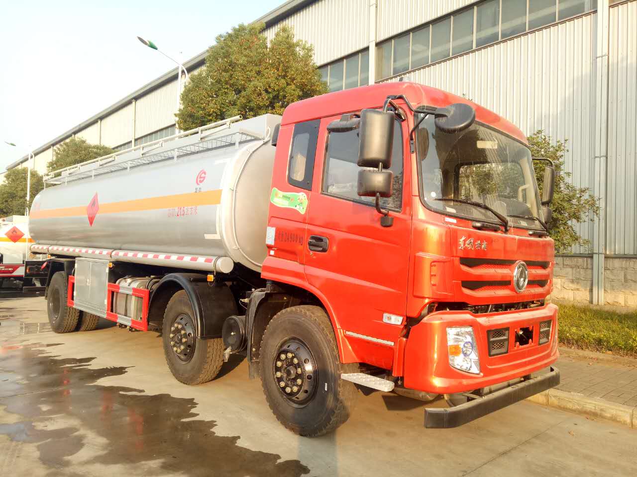 锡林郭勒盟二连浩特陕汽德龙25吨油罐车 可按揭分期，车到付款的可靠选择