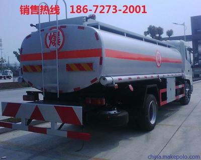 罗山县油罐车车型详解 前四后四与前四后八的性能与应用对比